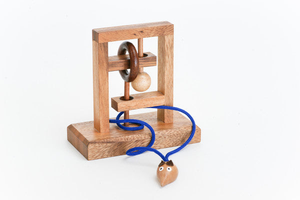 The Rat Trap - Wooden String Brainteaser Puzzle - Solve It! Think Out of  the Box