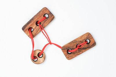 Victoria - Wooden String Puzzle